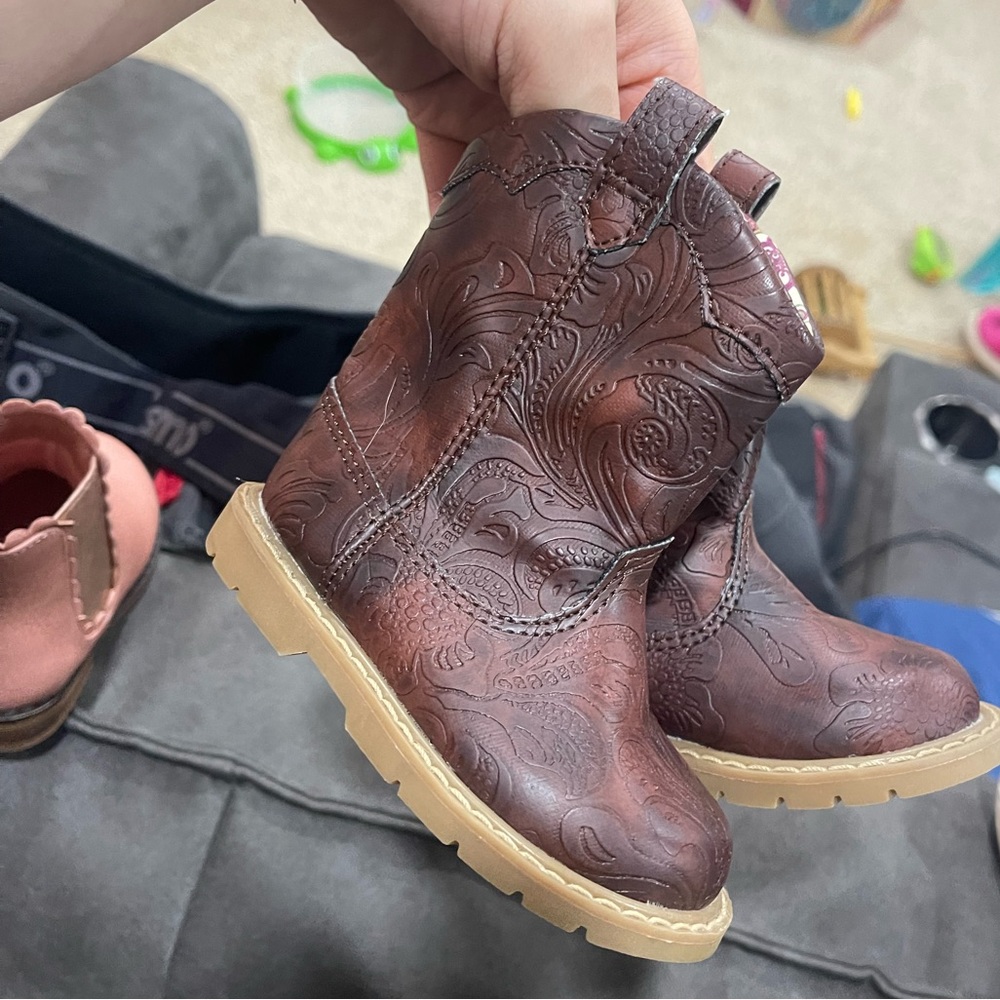 Size 4 toddler cowgirl boots. Never worn